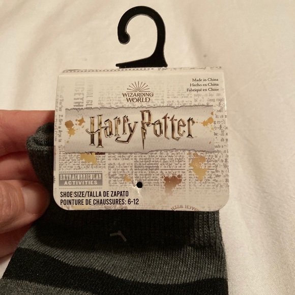 Harry Potter crew socks. Fit size 6-12 - Picture 3 of 4